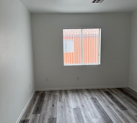 4th image of 804 Desert Oak Ct #0