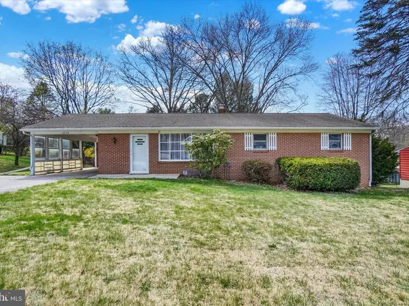 2710 Whitney Dr, York, PA 17402