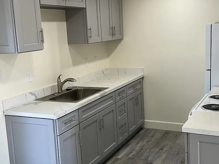 5503 Ridgeway Ave — Photo 2