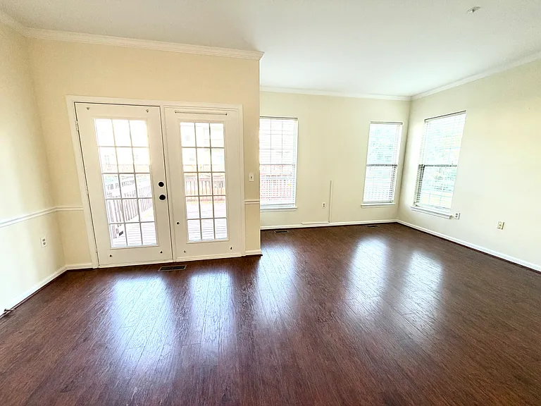 2543 Selkirk Ct — Photo 8
