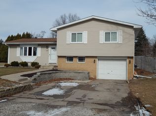 5321 31st Avenue Ct, Moline, IL 61265