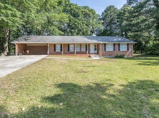 525 Lockridge Ln, Lawrenceville, GA 30046
