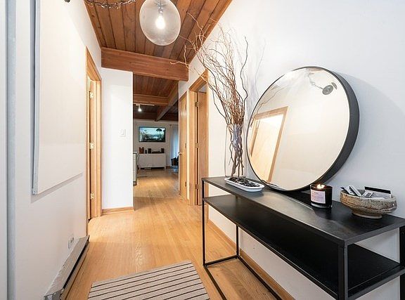 2nd image of 4334 N Clarendon Ave APT 305