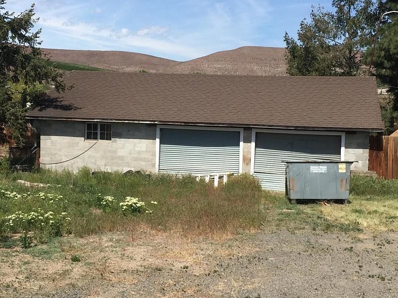 2nd image of 771 Parish Rd