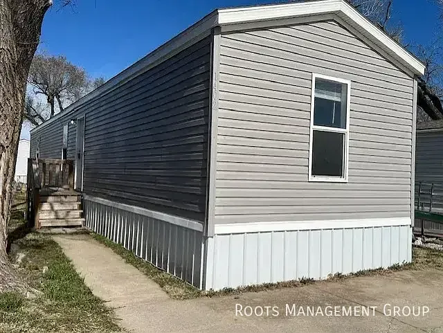 1402 Winona St #1402WN — Photo 1