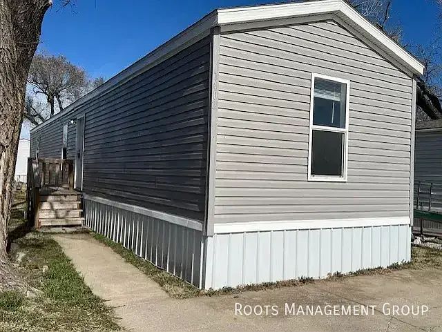 1st image of 1402 Winona St #1402WN