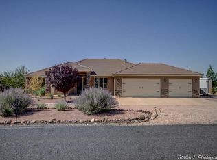 1421 N Canyon Trails Dr, Dammeron Valley, UT 84783
