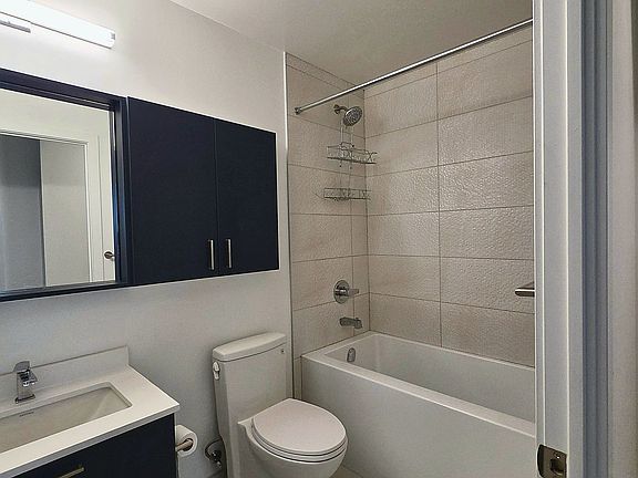 5th image of 30 Upper Mall Way #A1606