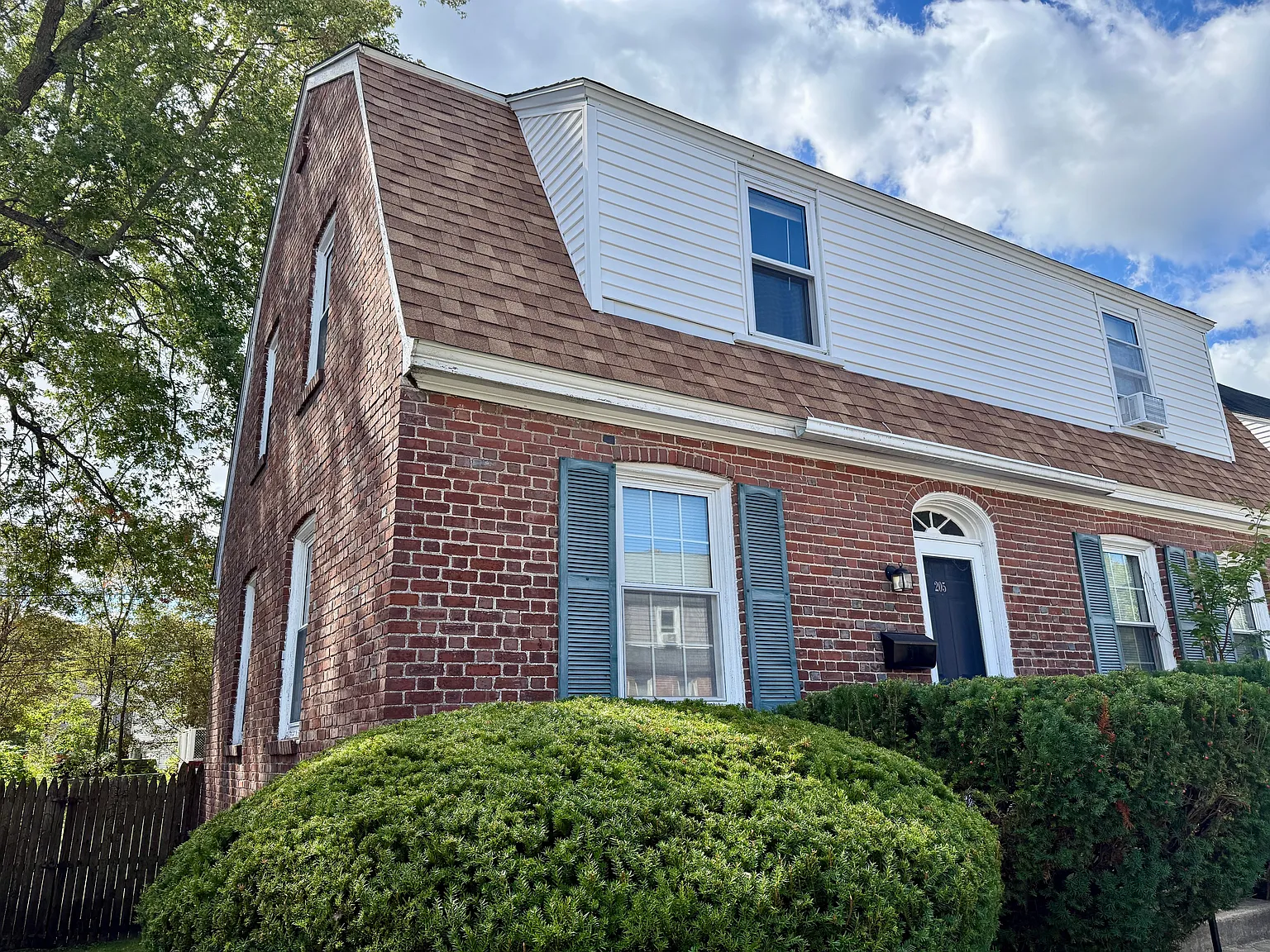 2 bed, 800 sqft, $2,050 — Photo 1