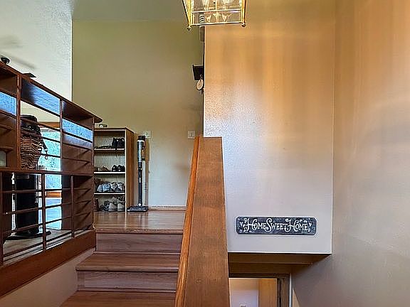 2nd image of 120 Chapman Ct