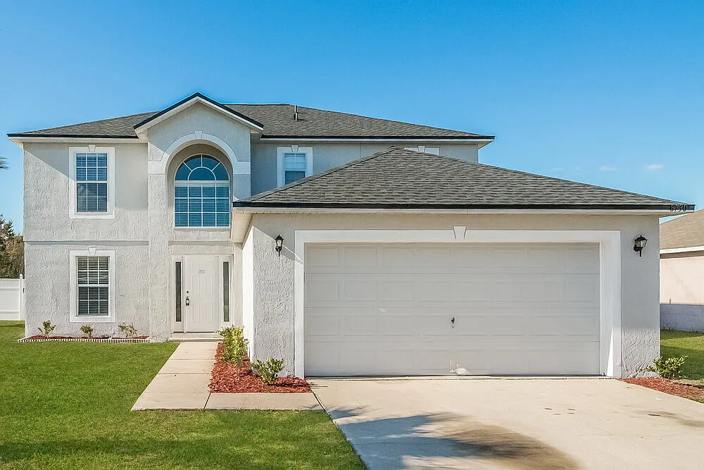 4 bed, 2.5 bath, 2215 sqft, $2,330 — Photo 1