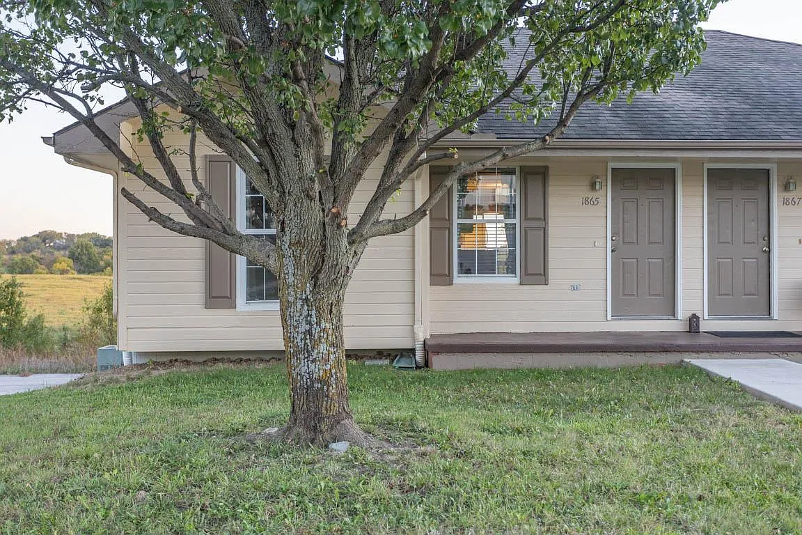 3 bed, 2.5 bath, 850 sqft, $1,500 — Photo 1