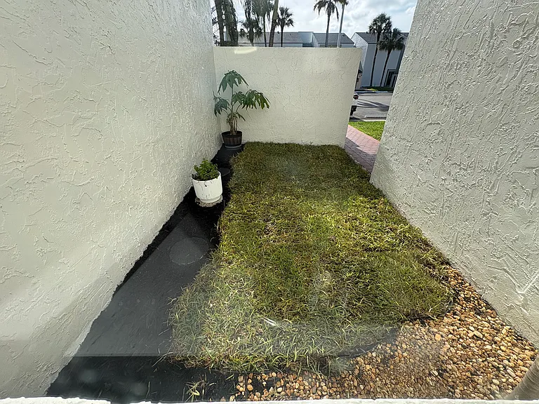 Fontainebleau Blvd — Photo 17