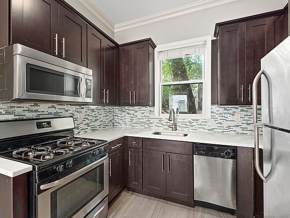 3rd image of 527 Carroll St #1R