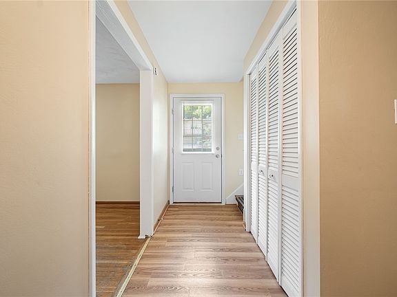 4th image of 7113 Dumbarton Pl