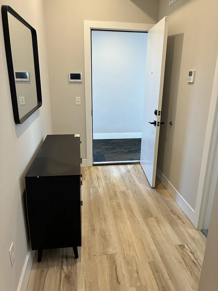 Building Photo - 12 43rd St #602