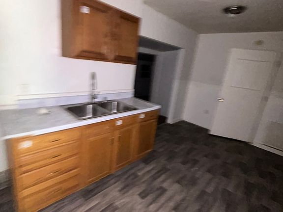 4th image of 32 Delores Dr