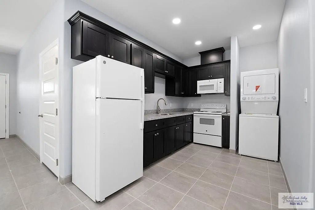 3 bed, 2.0 bath, 980 sqft, $1,225 — Photo 4
