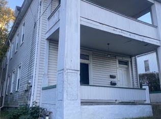 18 Saint John St, Mc Kees Rocks, PA 15136