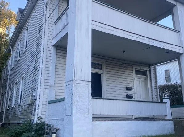 18 Saint John St, Mc Kees Rocks, PA 15136