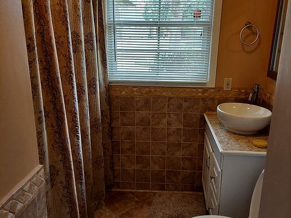5th image of 3616 Parkway Dr