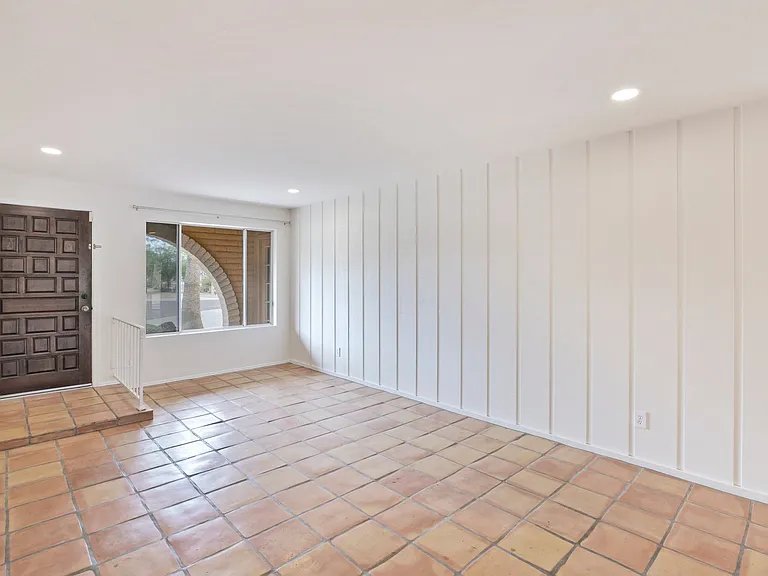 10440 E Becker Ln — Photo 17