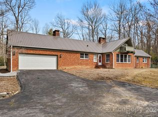 118 Underwood Dr, Hendersonville, NC 28739