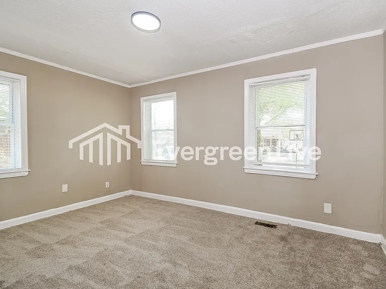 1064 Bonnie St — Photo 12