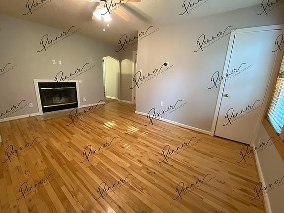 4th image of 8030 Summit St