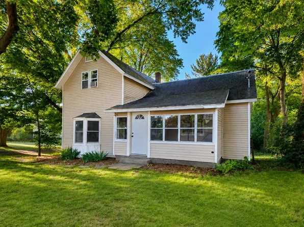 303 Rathburn St, Howard City, MI 49329