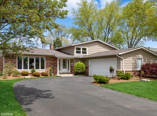 414 W Kingsbury Dr, Arlington Heights, IL 60004