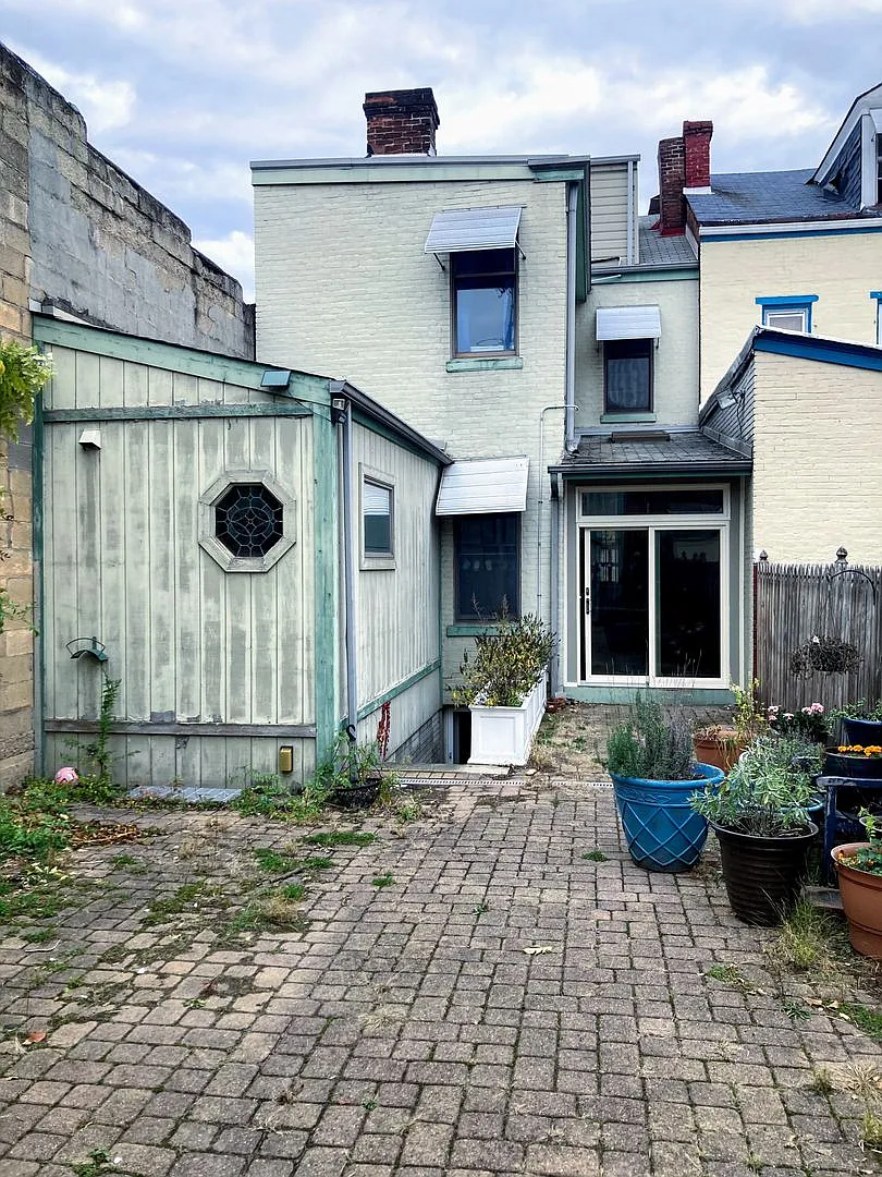 4 Bed 2 Bath beautiful Southside home - Central air, off street parking, private yard. — Photo 3