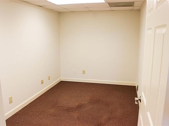 5th image of 869 Rainey St