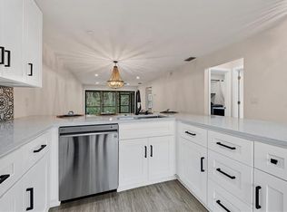 946 N Beneva Rd #V-26, Sarasota, FL 34232