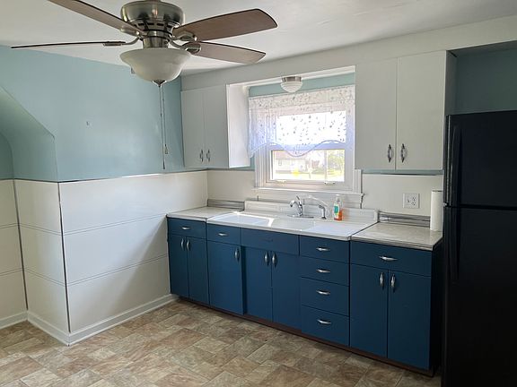 3rd image of 220 N Meadowbrook Pkwy #2