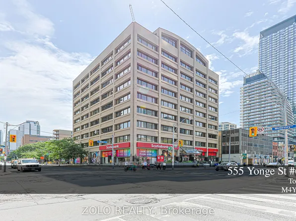 555 Yonge St, Toronto, ON