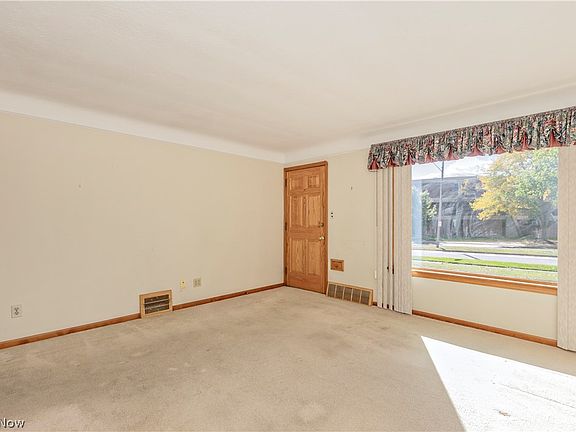 4th image of 16897 Mapleboro Ave