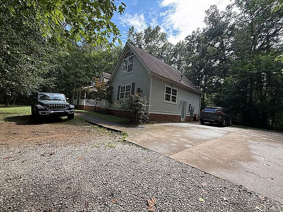 3rd image of 158 Hidden Hollow Rd