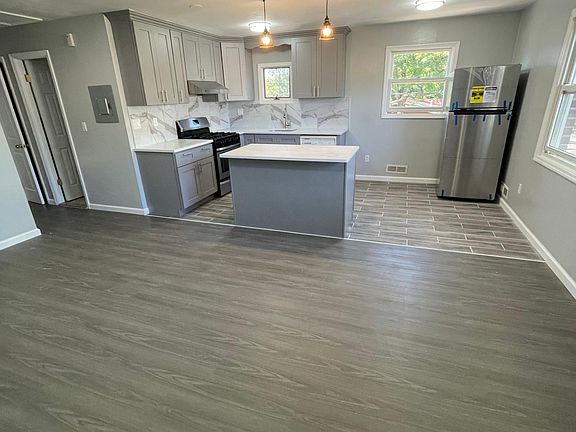 2nd image of 256 Hillcrest St Floor 2