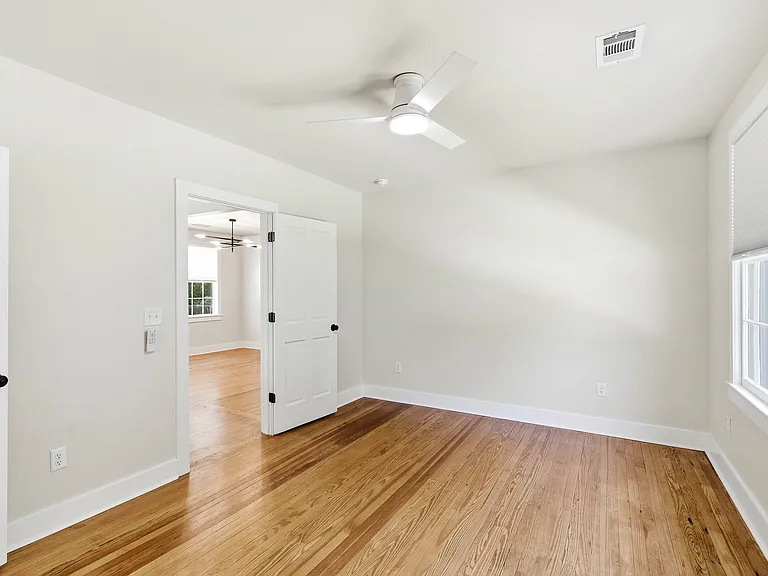 413 Meritta Ave — Photo 25