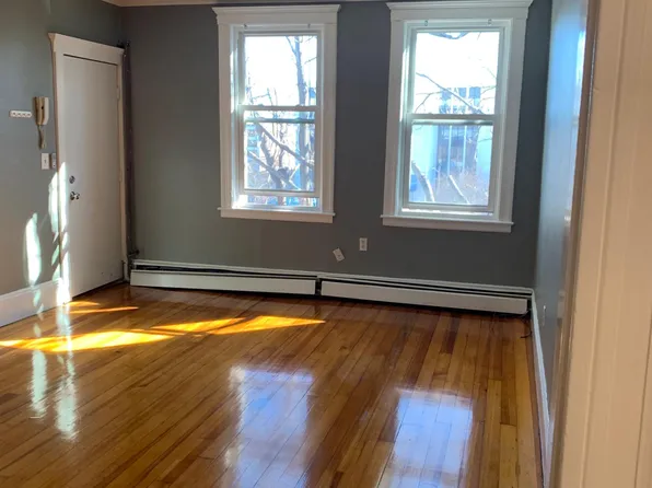 56 Ward St APT 4B, Salem, MA 01970