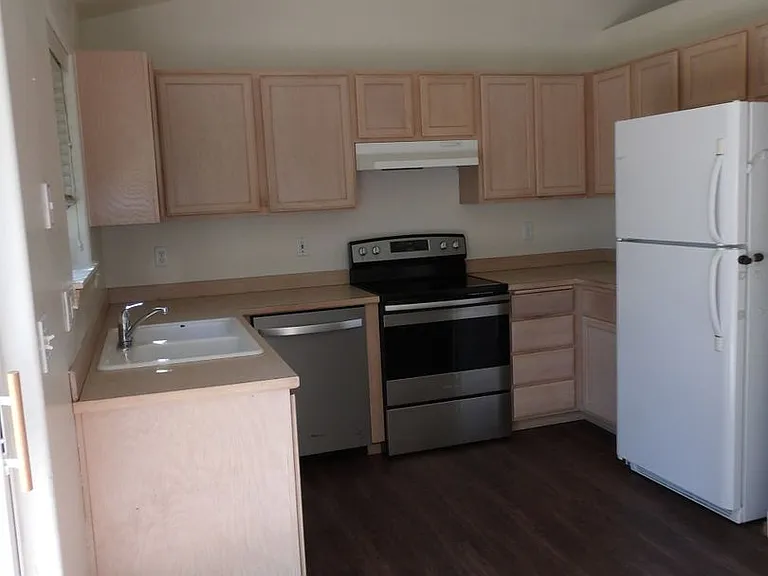 1700 W Canfield Ave — Photo 11