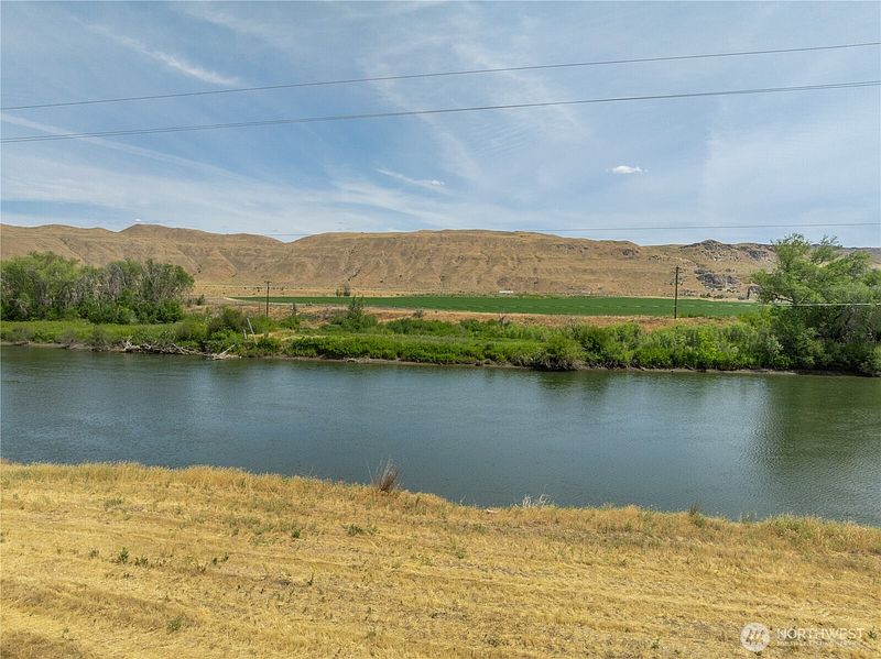 4th image of 626 Monse River Road