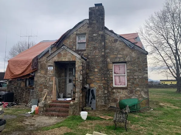 103 Nichols St, Sevierville, TN 37862