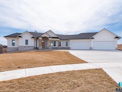 705 N Sapphire Cir, Brandon, SD, 57005