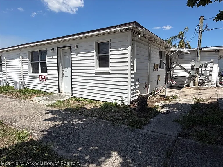 649 N Pine St — Photo 1