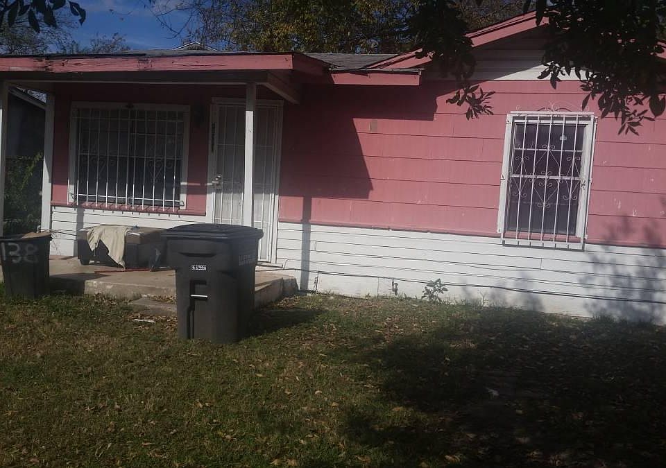 1st image of 211 Segura St