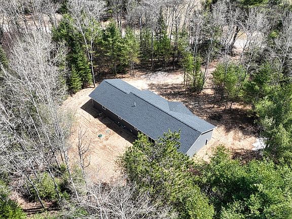 4th image of 6681 Crystal Lake Rd