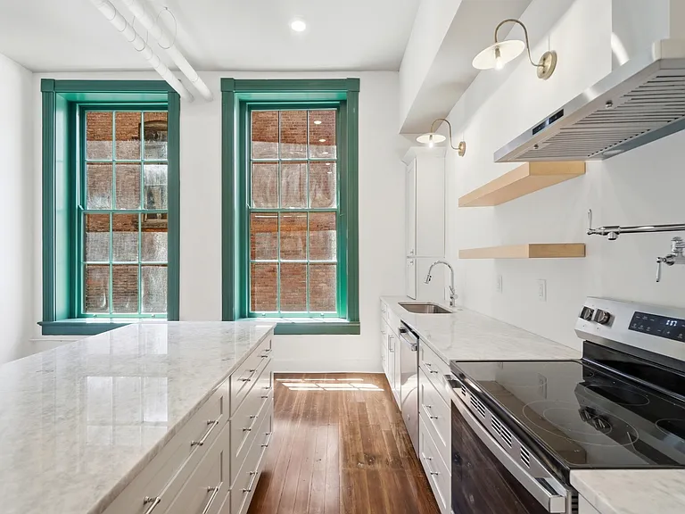 907 Main St #5 — Photo 5