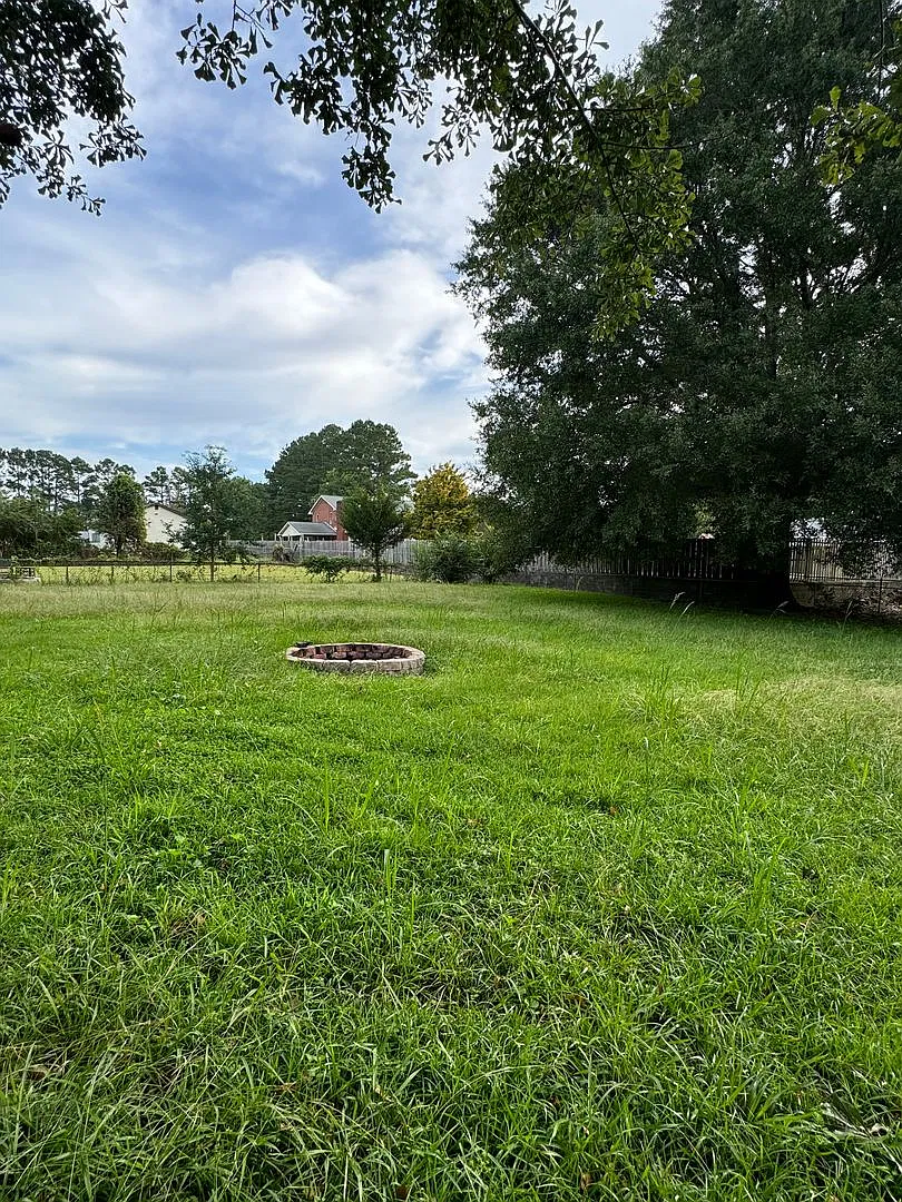 Outstanding on Oakwood — Photo 4